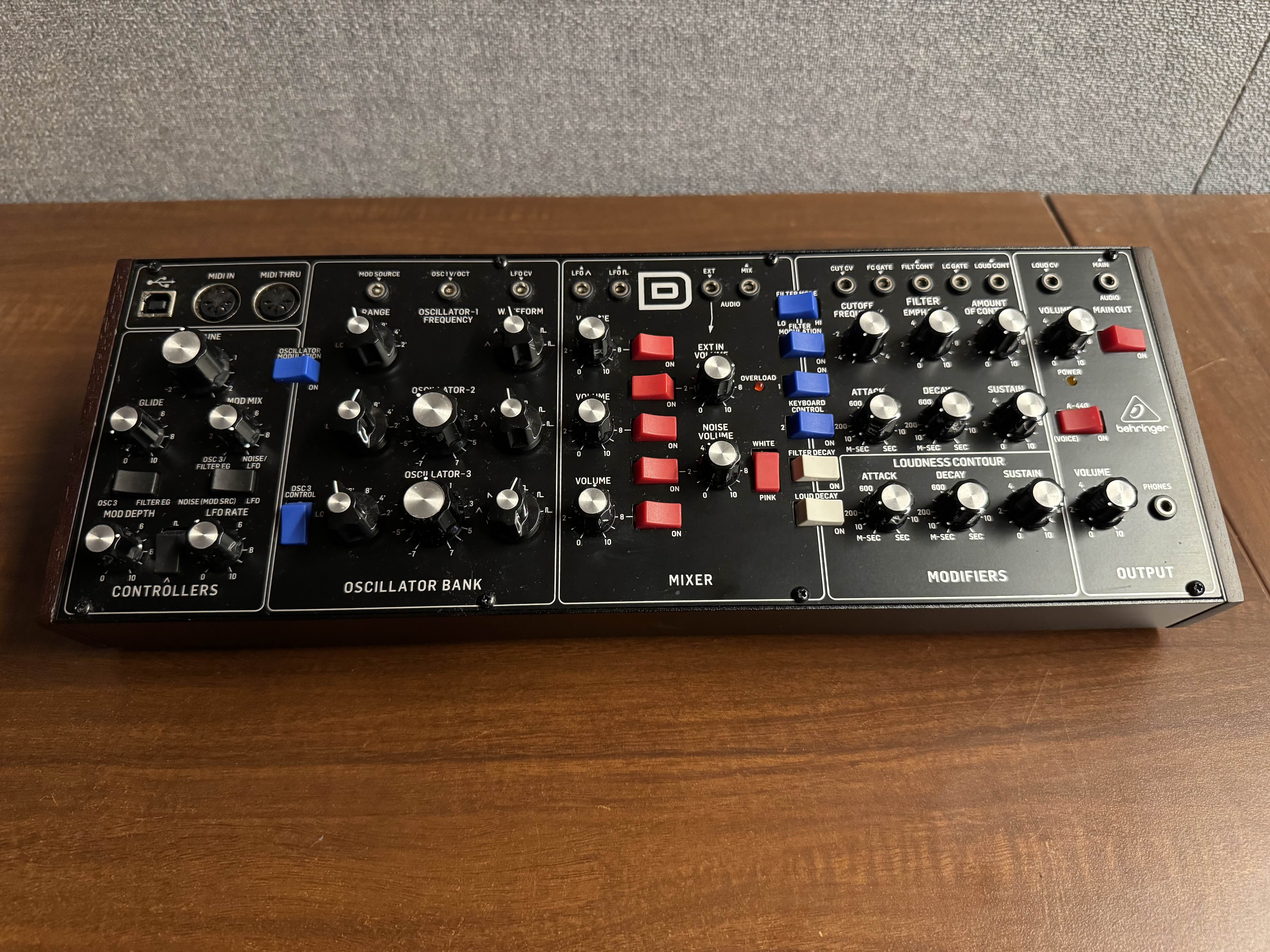 1763999154.8567xbWyOQCYeumodel D.jpg